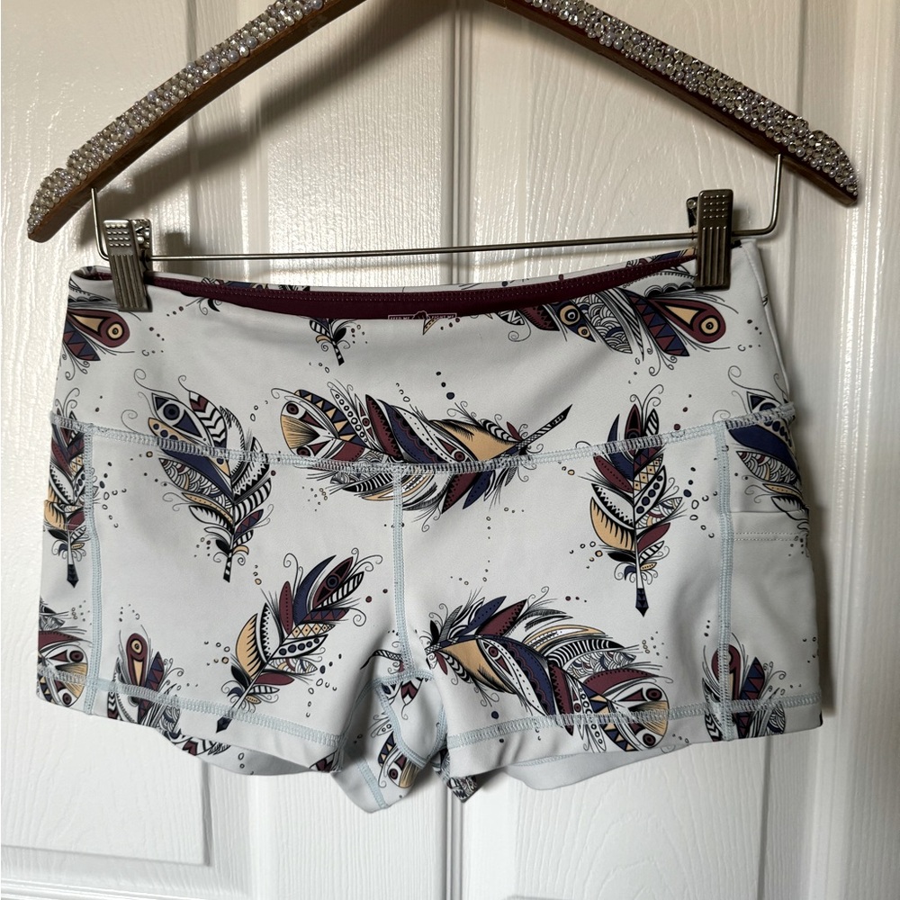Feed Me Fight Me feather shorts with 2 pockets Sz M